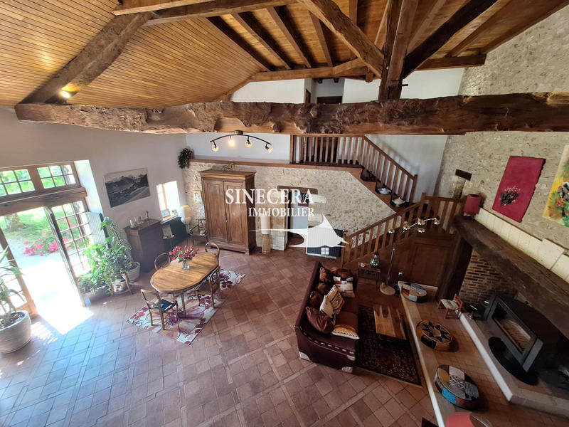Maison - 230 m² - 8 pièces