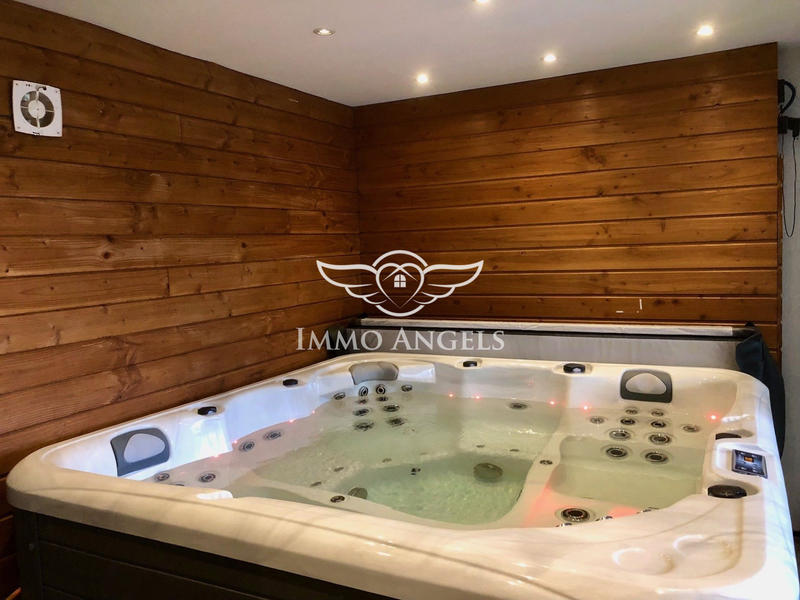 Maison traditionnelle - 163 m² - 8 pièces