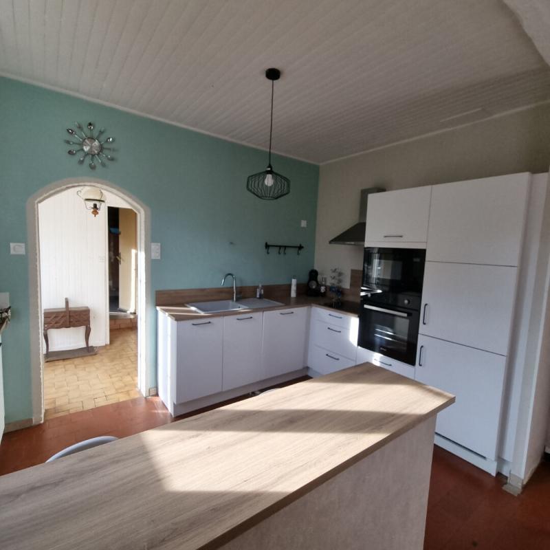 Maison - 640 m² - 3 pièces