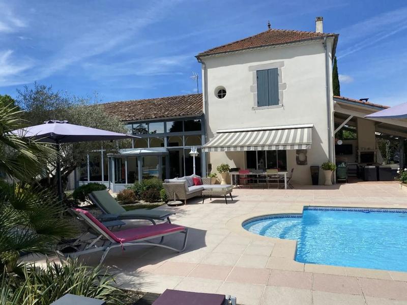 Maison - 245 m² - 7 pièces