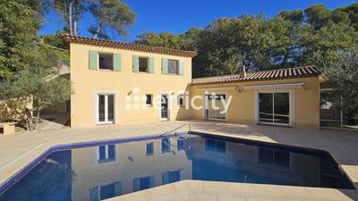 Maison - 169 m² - 7 pièces