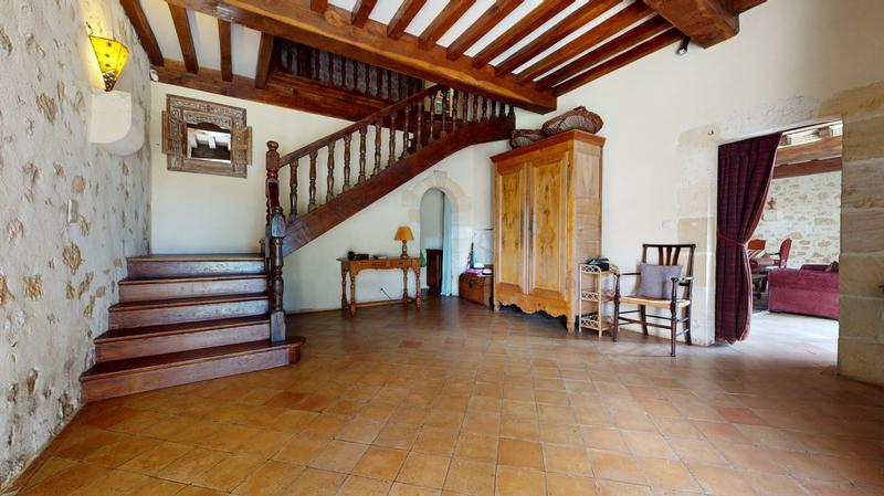 Maison traditionnelle - 517 m² - 10 pièces
