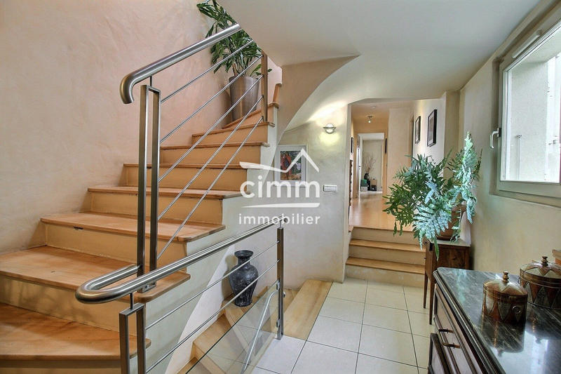Maison - 273 m² - 10 pièces