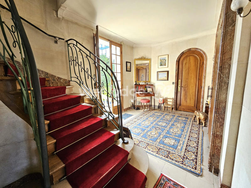 Maison - 250 m² - 10 pièces