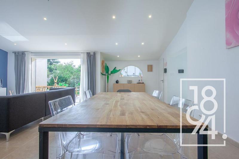 Maison - 213 m² - 5 pièces