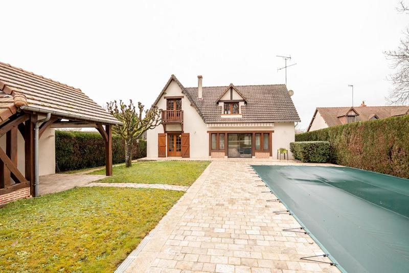 Maison - 195 m² - 8 pièces