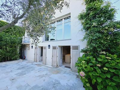 Maison - 200 m² - 8 pièces