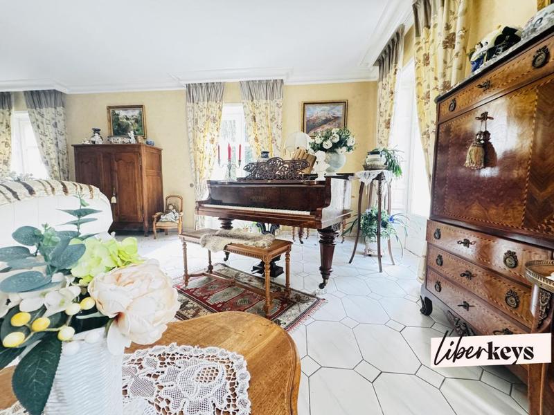 Maison - 227 m² - 8 pièces