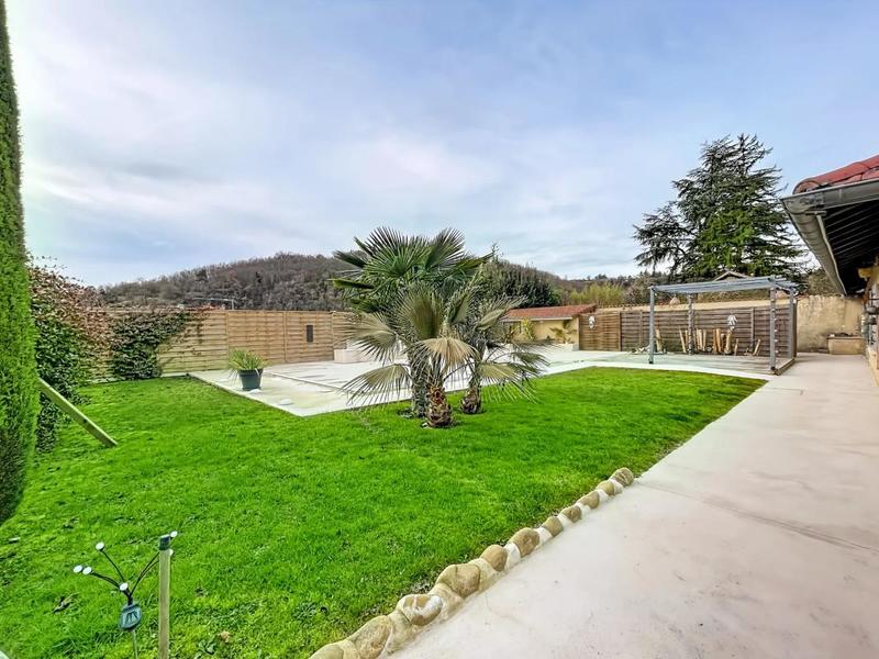 Maison - 310 m² - 11 pièces