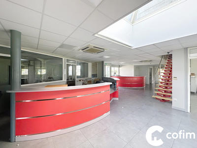 Local d'activités - 1 069 m²