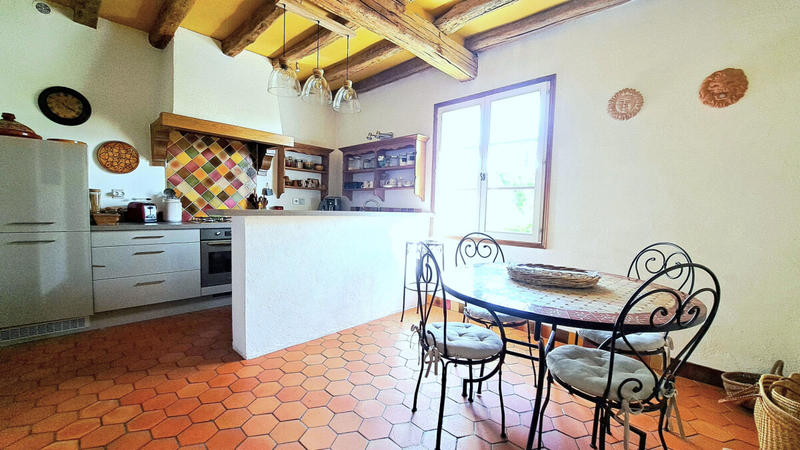 Maison - 201 m² - 7 pièces