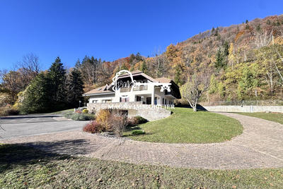 Maison - 280 m² - 10 pièces