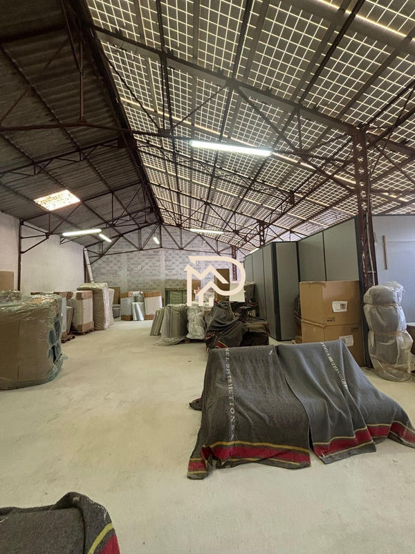 Local d'activités - 270 m²