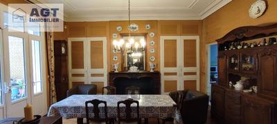 Maison - 220 m² - 7 pièces