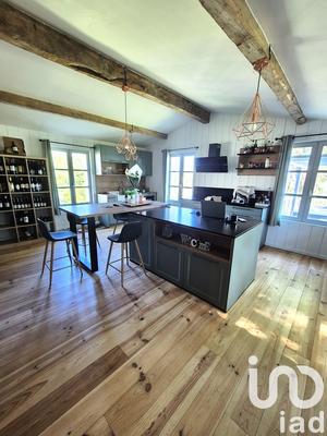 Maison - 261 m² - 6 pièces