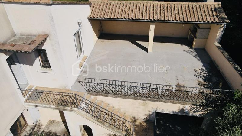 Maison - 216 m² - 8 pièces