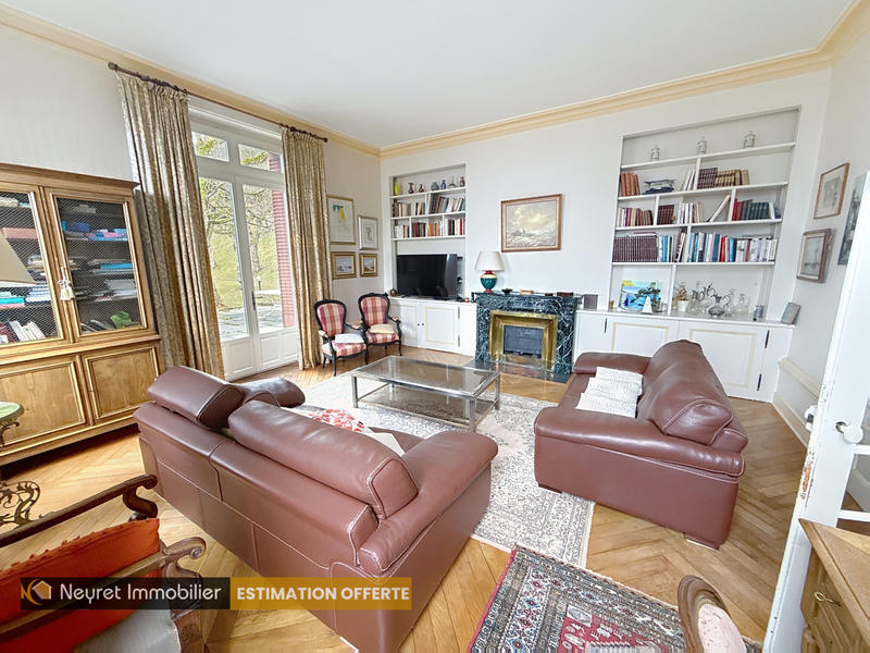 Propriété - 360 m² - 12 pièces
