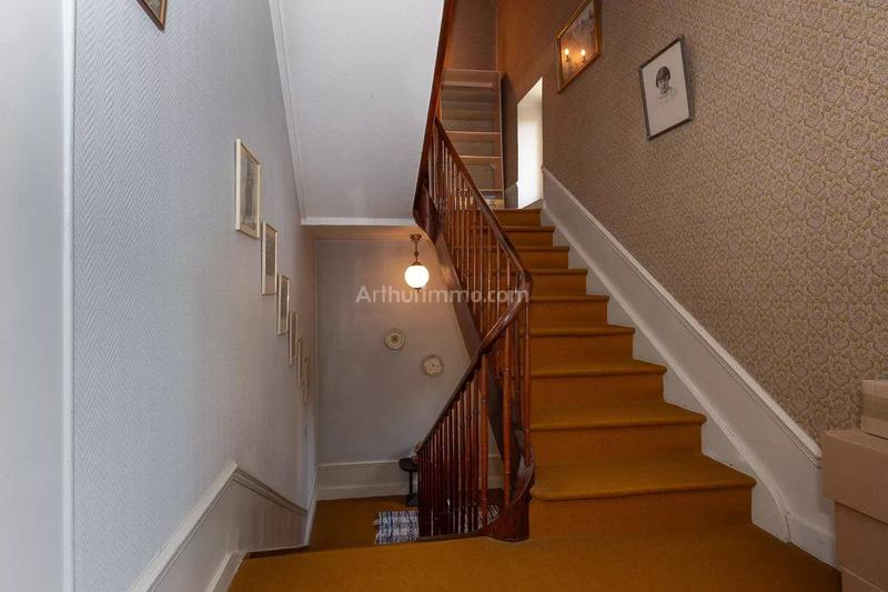 Maison - 210 m² - 8 pièces