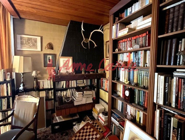 Maison - 218 m² - 7 pièces