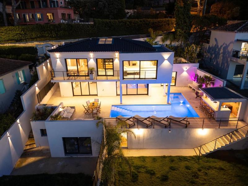 Maison - 250 m² - 7 pièces