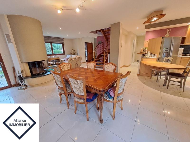 Maison - 161 m² - 11 pièces