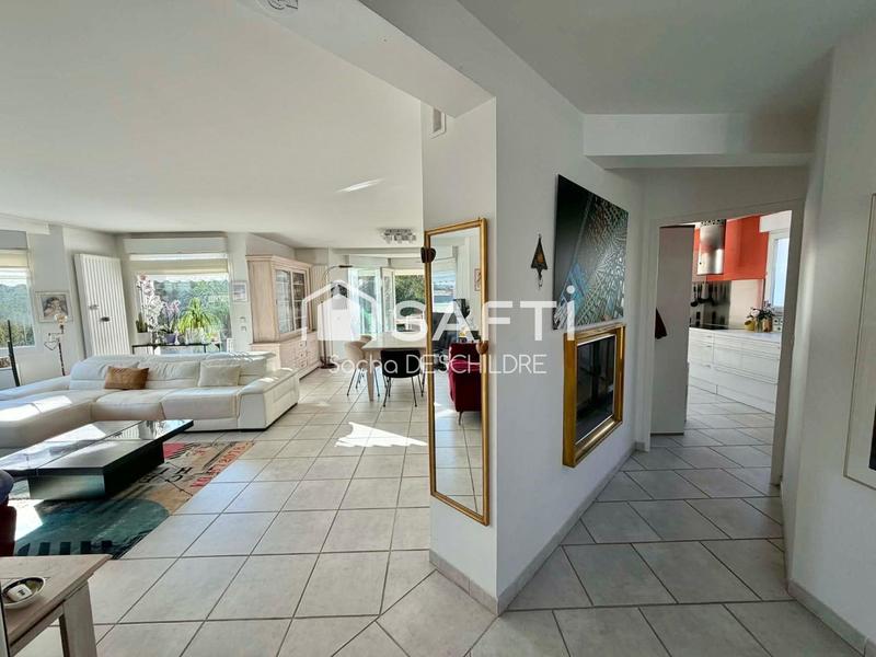 Maison - 210 m² - 6 pièces