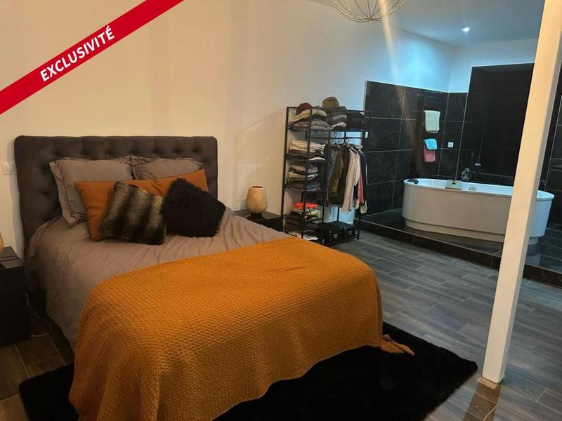 Maison - 230 m² - 3 pièces