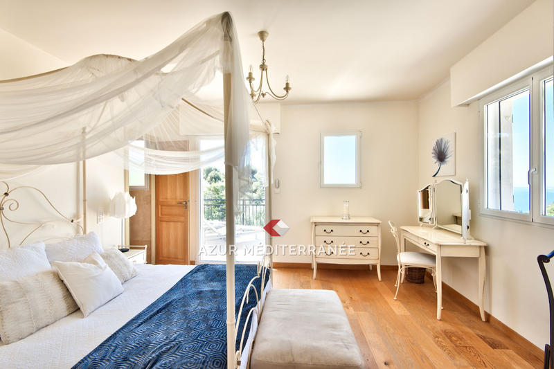 Villa - 369 m² - 6 pièces