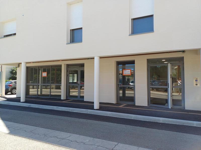 Bureau - 106 m² - 1 pièce