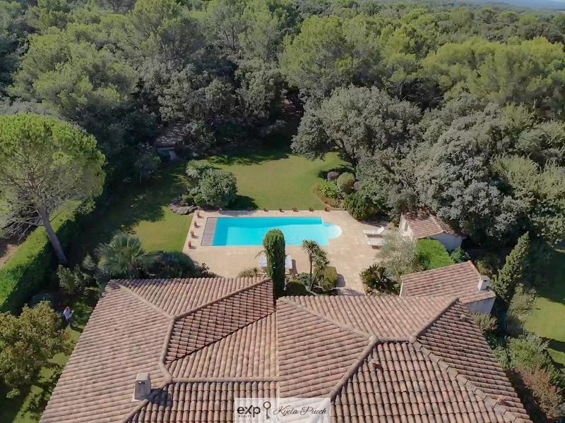 Maison - 238 m² - 8 pièces