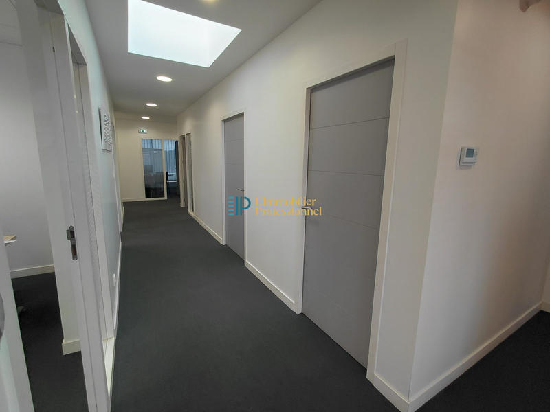 Bureau - 140 m² - 8 pièces