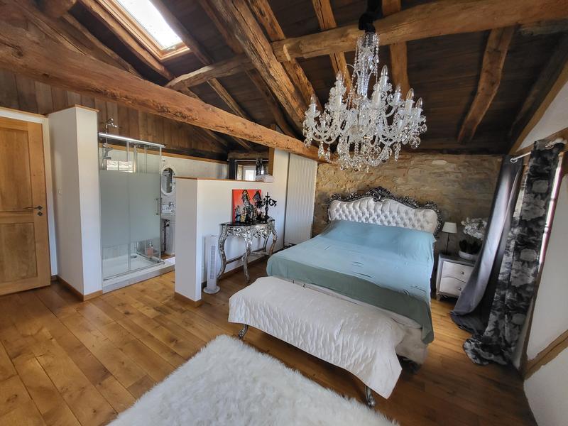 Maison - 220 m² - 6 pièces