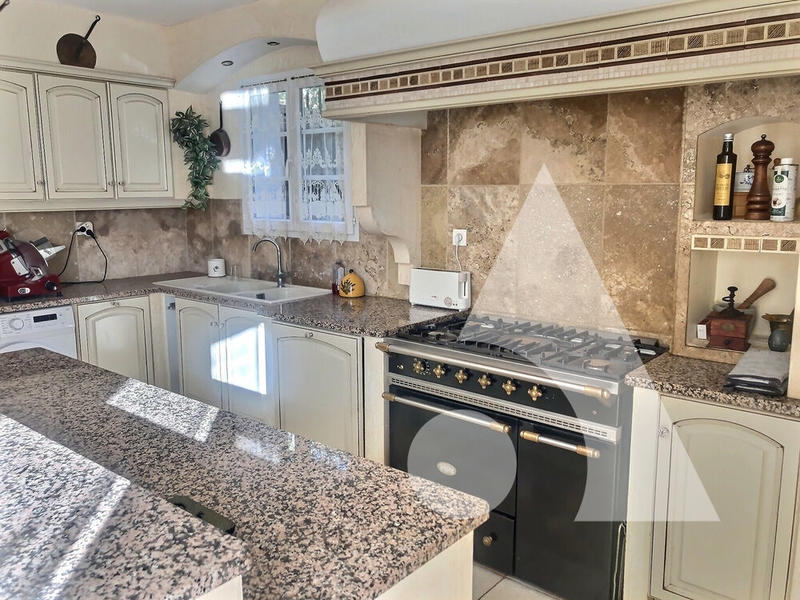 Maison - 275 m² - 6 pièces