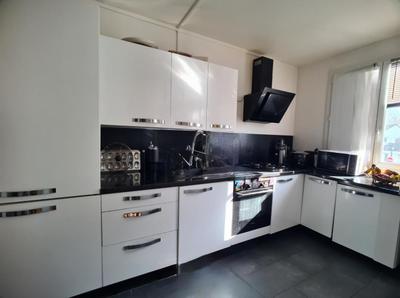 Maison traditionnelle - 100 m² - 5 pièces