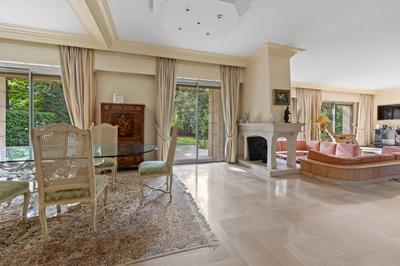 Villa - 286 m² - 8 pièces