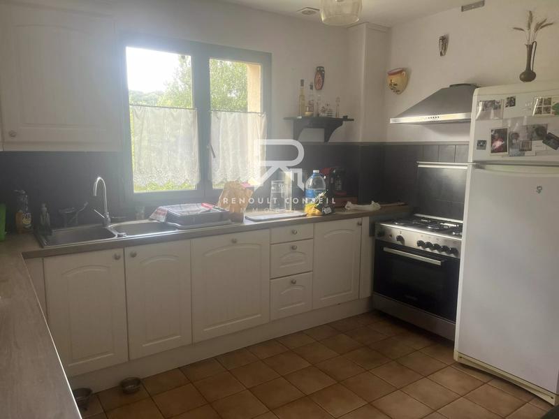 Maison - 1 000 m² - 8 pièces