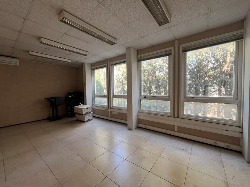 Bureau - 643 m²
