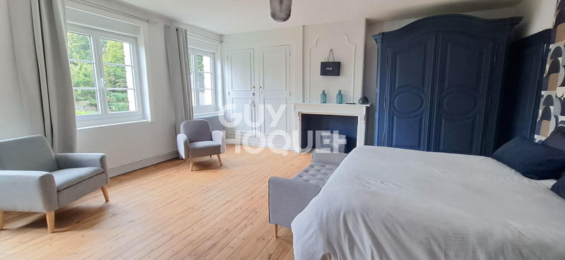 Maison - 285 m² - 9 pièces