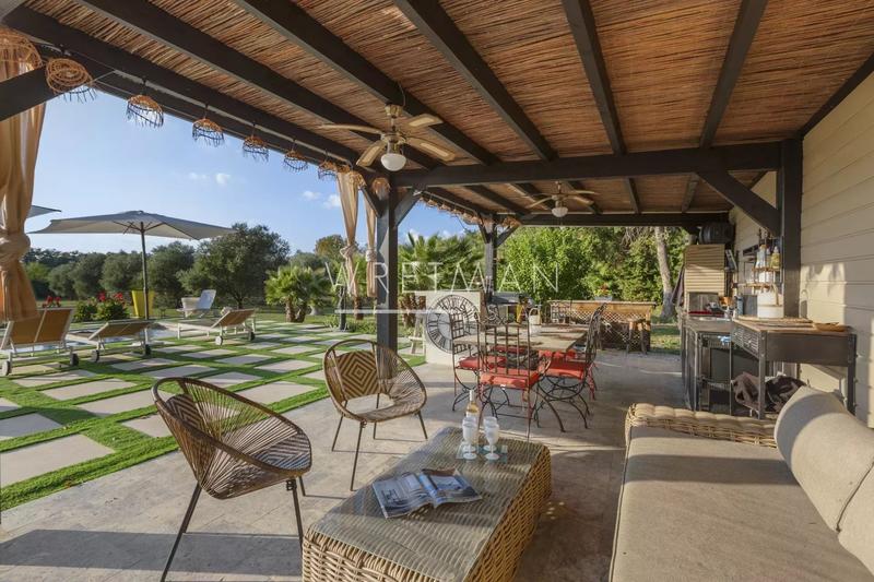 Propriété - 300 m² - 9 pièces