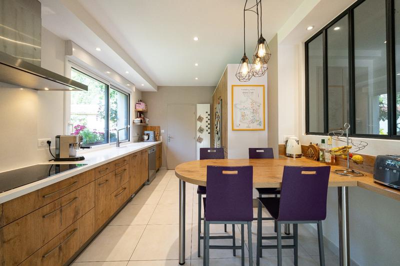 Maison - 180 m² - 7 pièces