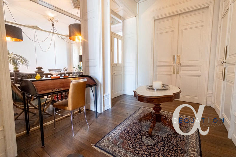 Maison - 350 m² - 10 pièces