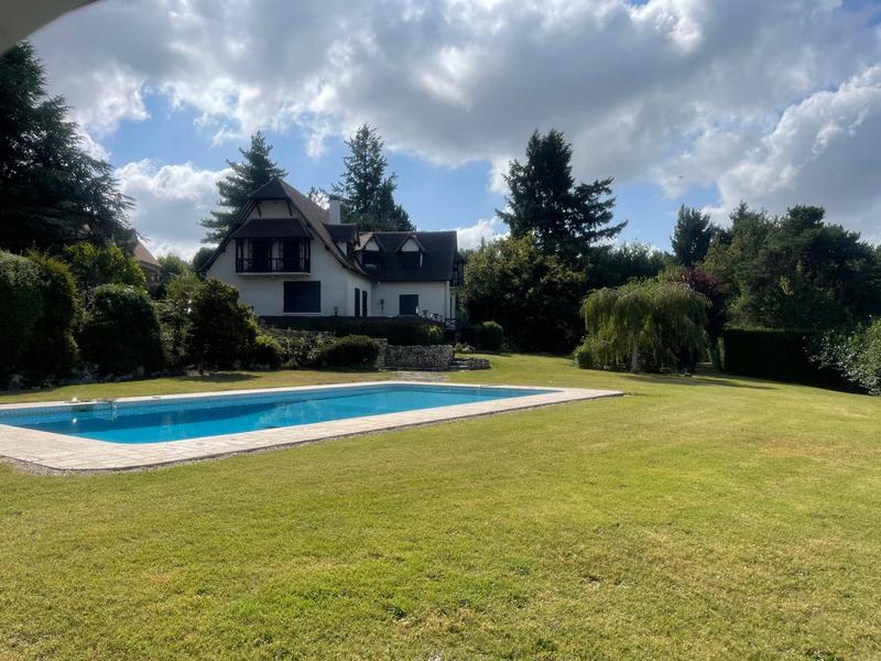 Maison - 200 m² - 7 pièces