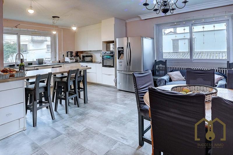 Maison traditionnelle - 198 m² - 5 pièces