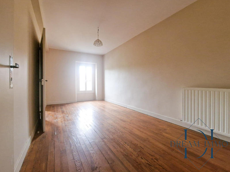 Maison - 213 m² - 9 pièces