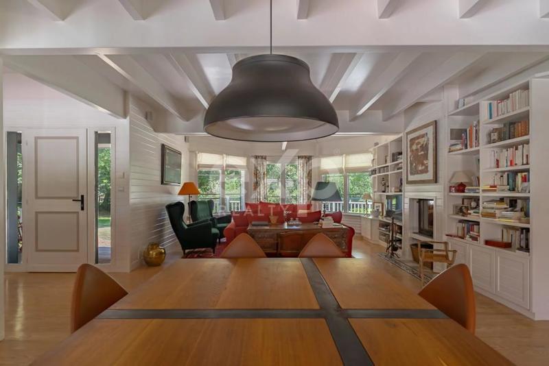 Propriété - 220 m² - 8 pièces