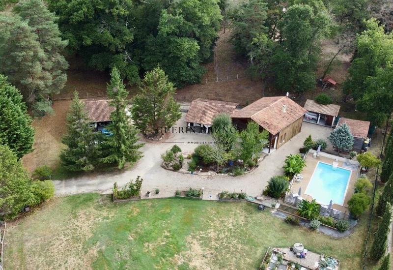 Maison - 208 m² - 11 pièces