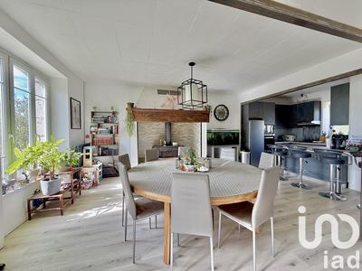 Maison - 240 m² - 8 pièces