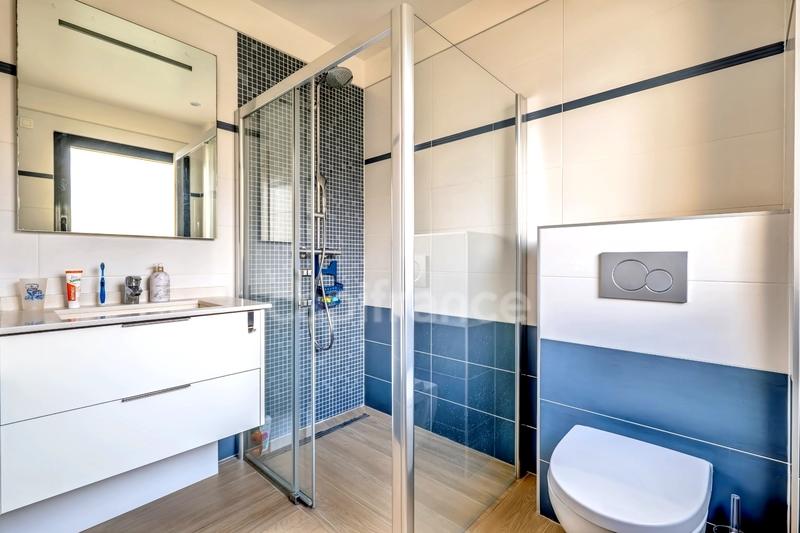 Maison - 214 m² - 8 pièces