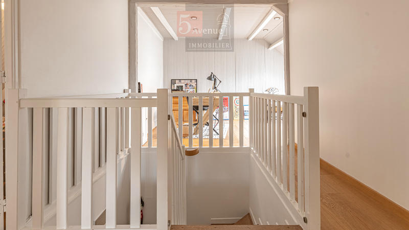 Maison - 195 m² - 8 pièces