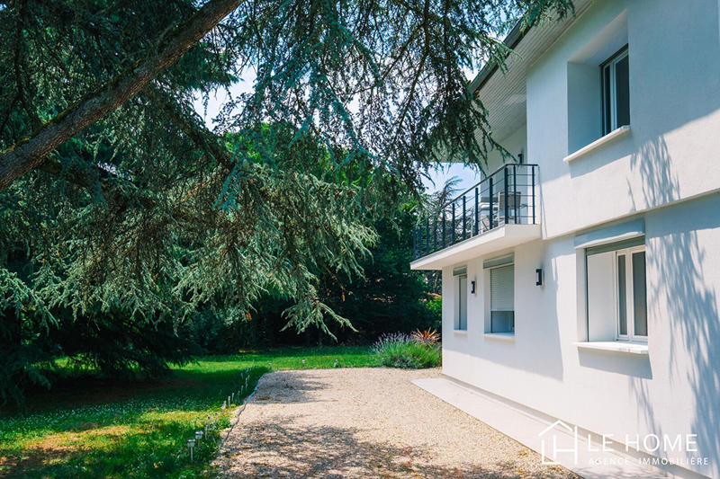 Maison - 195 m² - 8 pièces